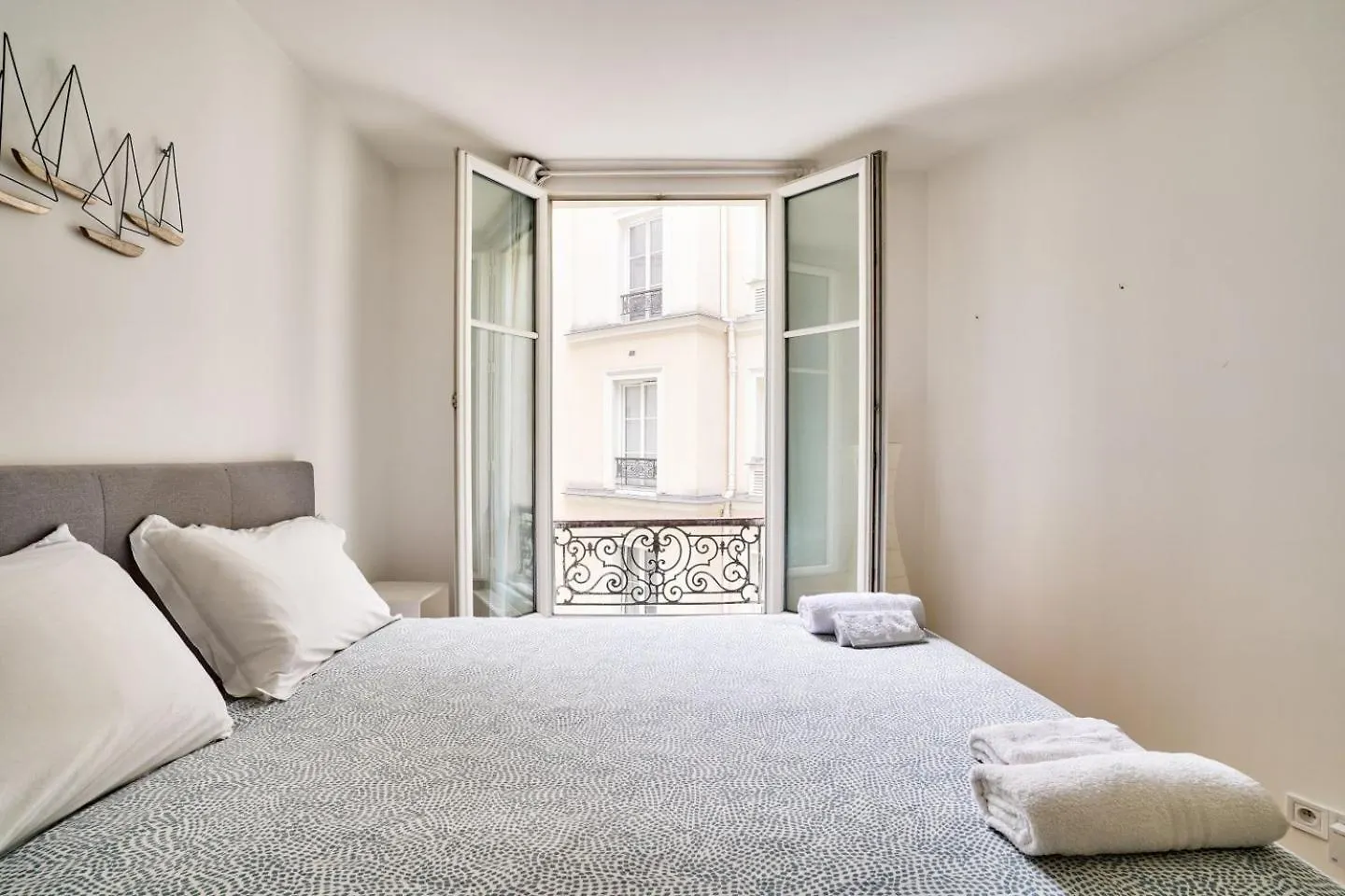 Sublime Apartment In The 17Th District Paris